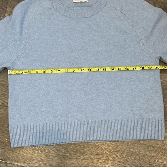 Abercrombie & Fitch 100% Cashmere Light Blue Short-Sleeve Crewneck Sweater - Picture 3 of 6